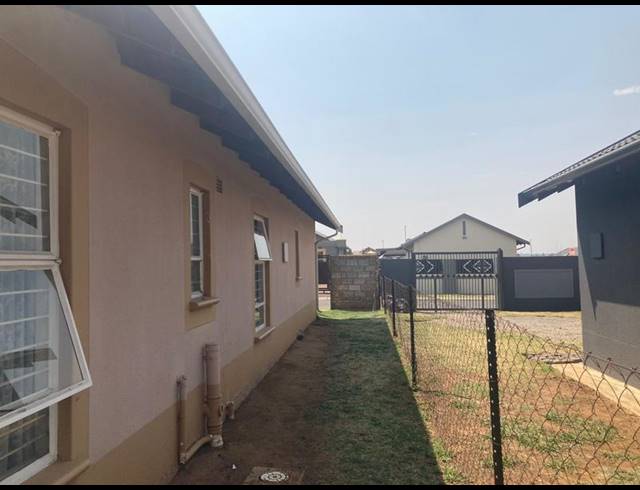 3 BEDROOM HOUSE FOR SALE IN SALFIN